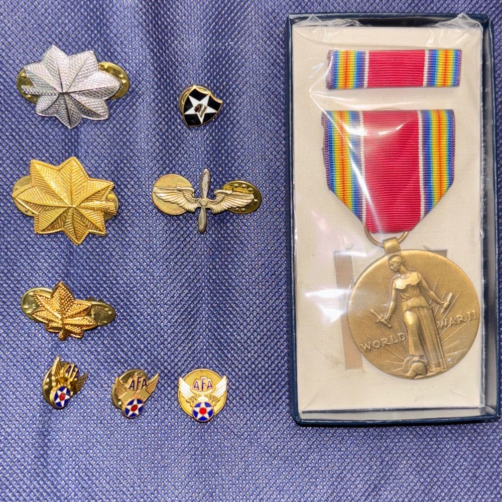 Authentic Preowned World War II Victory Medal Set and Army Air Corp Pins
